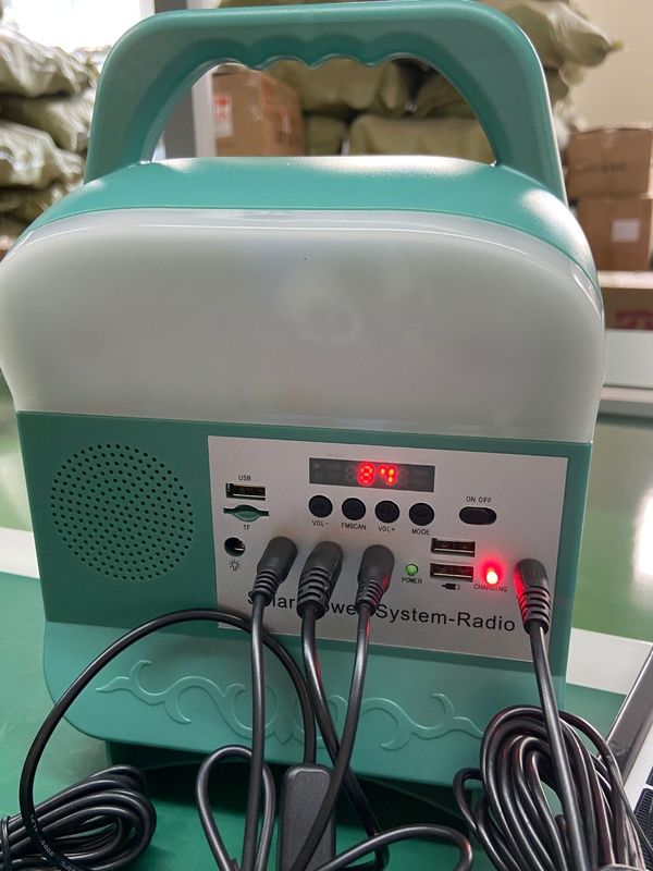 12W Güneş Paneli sistemi 4 LED Ampuller Taşınabilir Güneş Enerjisi Aydınlatma Sistemi Kitleri