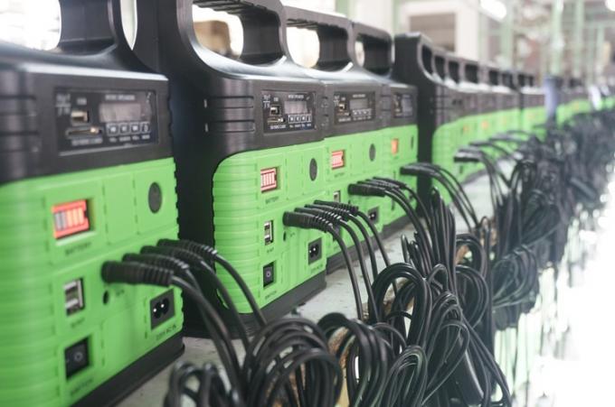 ODM Ticari 10 Watt Güneş Enerjisi Işık Sistemi 8 Saat - 30 Saat 10